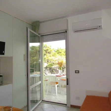 Flat With Spacious Balcony In Διαμέρισμα