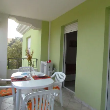 Flat With Spacious Balcony In * Μπιμπιόνε