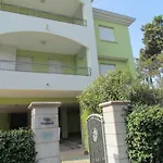 Апартаменти Flat With Spacious Balcony In