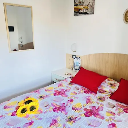 Апартаменти Flat With Spacious Balcony In Бібіоне
