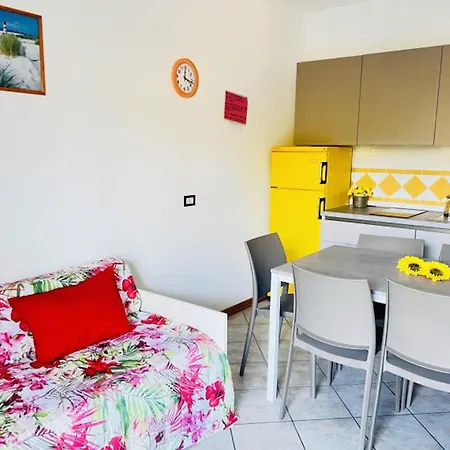 Flat With Spacious Balcony In * Бібіоне