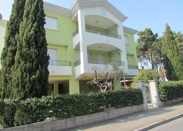 Flat With Spacious Balcony In Апартаменти Бібіоне